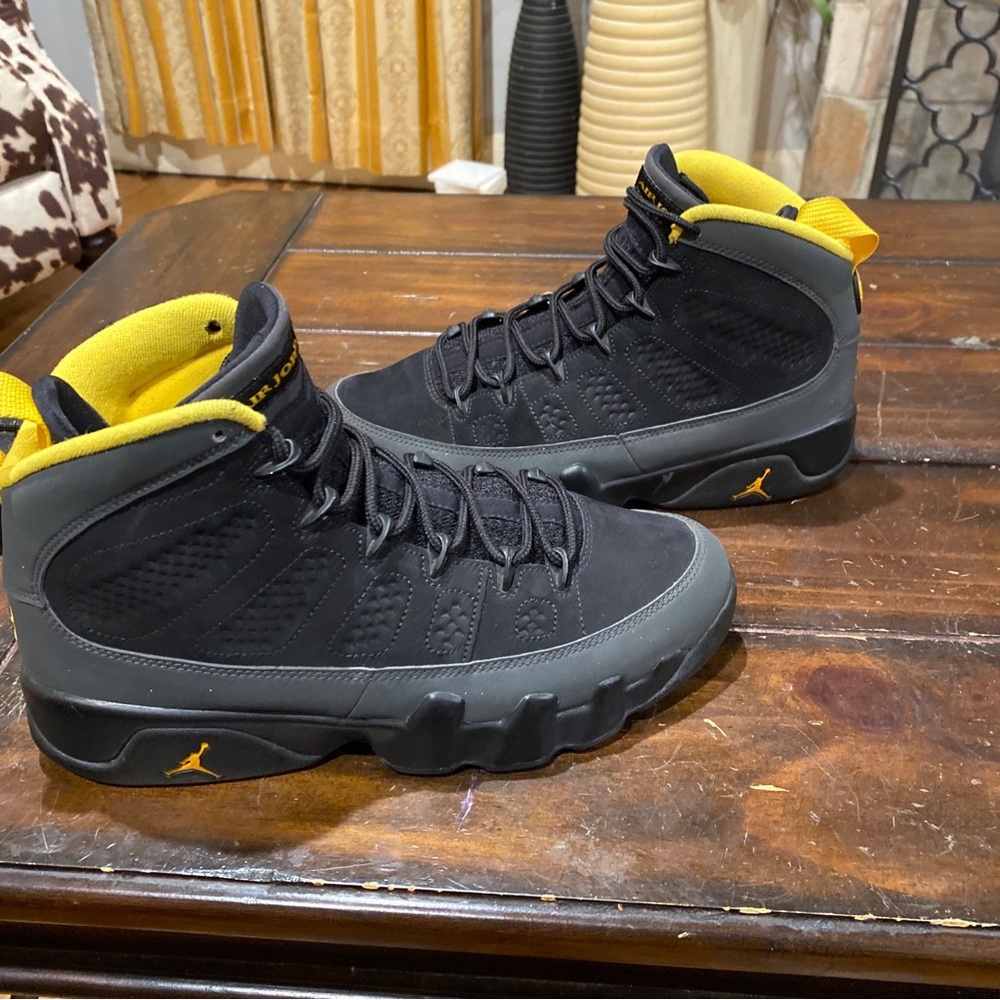 Mens Jordan 9 Retro Black. Size 8. - Picture 3 of 8